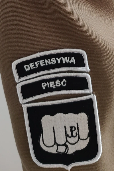 Obszycie munduru oznaką przynależności WP - pracownia haftu mundurowego Mundula