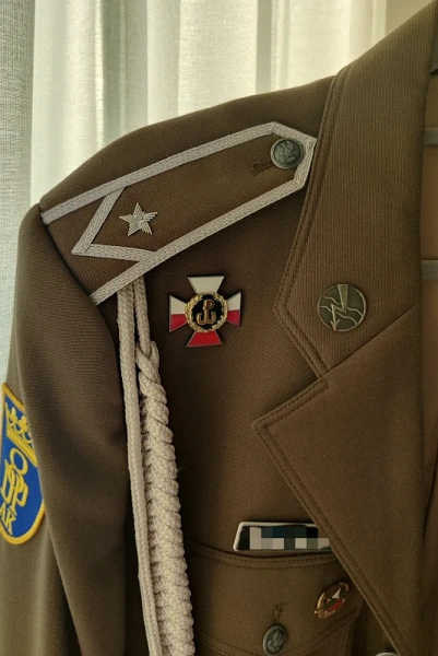 Obszycie munduru na stopień młodszego chorążego Wojska Polskiego - pracownia haftu mundurowego Mundula